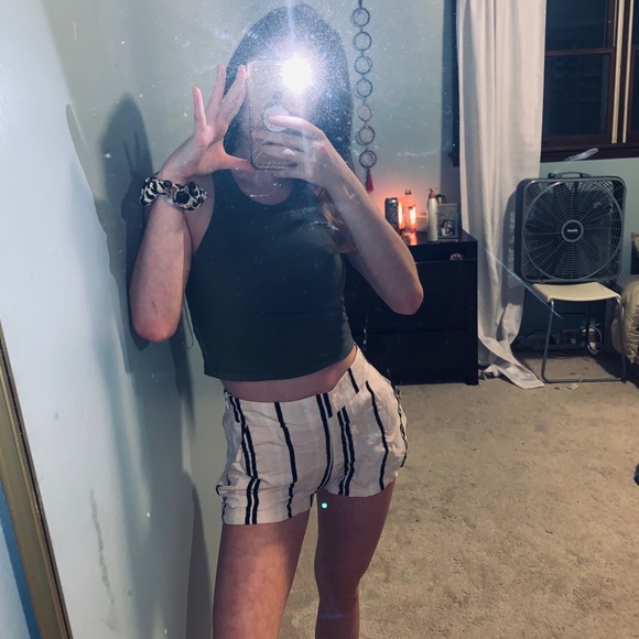 Shorts - Picture 2 of 4